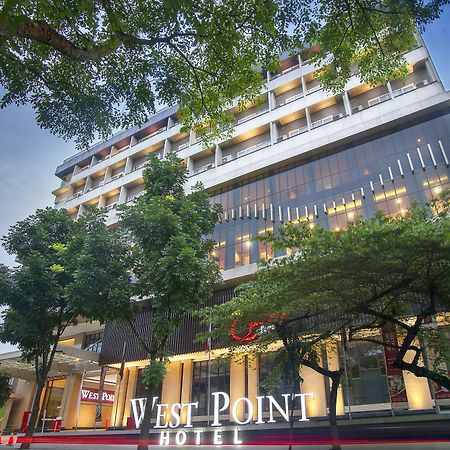 West Point Hotel Bandung Extérieur photo
