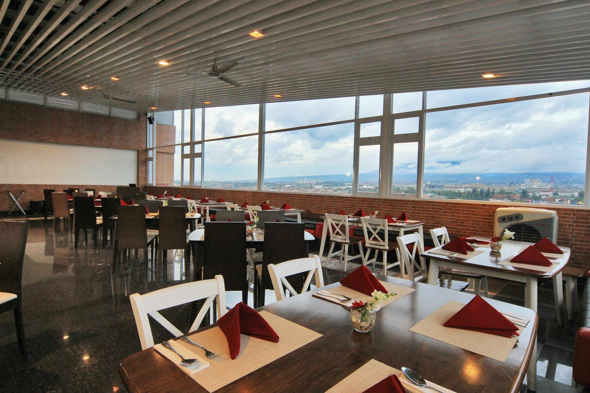 West Point Hotel Bandung Extérieur photo